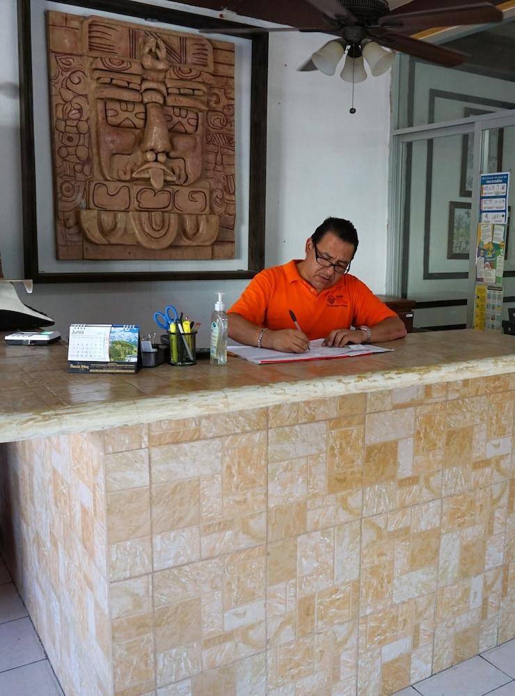 Hotel Real Azteca Chetumal Exterior foto
